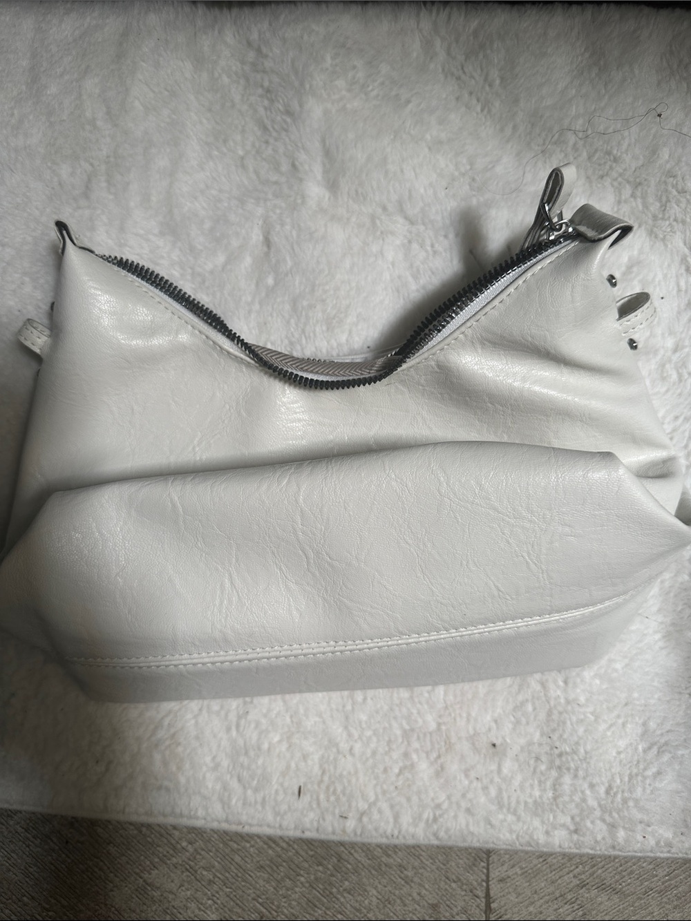 Source Unknown White Shoulder Bag with Silver Zip